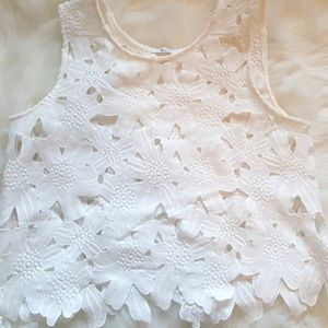 3/25 SALE Floral Cut out Tank Top